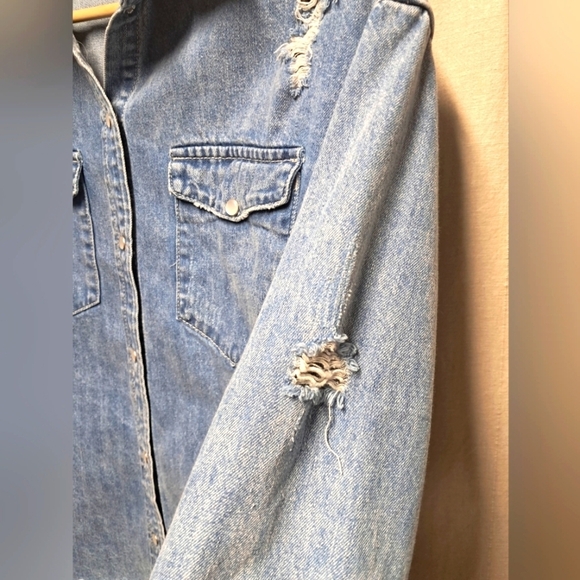 BluIvy Distressed Denim Top Women's Size S - Picture 3 of 5